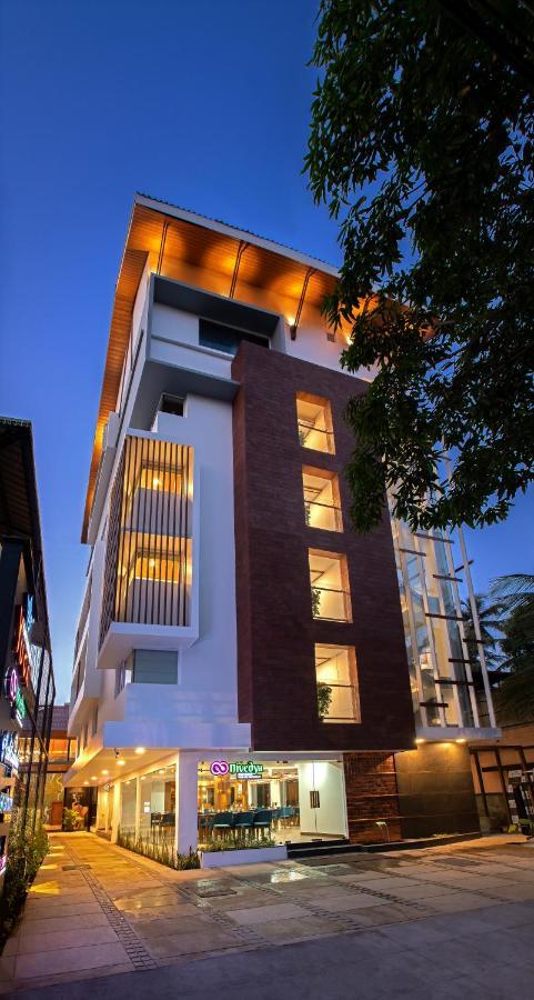 Harivaram Yuga Guruvāyūr Extérieur photo